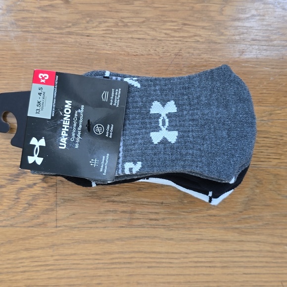UNDER ARMOUR BRAND YOUTH CUSHIONED CREW SOCKS BUNDLE OF 3-- SIZE 13.5K - 4.5 - Picture 1 of 8